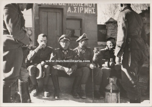 (Pressphoto) Unpublished LSAH Sepp Dietrich with officers