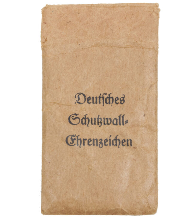 Deutsches Schutzwall Ehrenzeichen Westwal medal Tüte Bag by Metallwarenfabrik Anton Markovsky's Sohn Gablonz a. R.