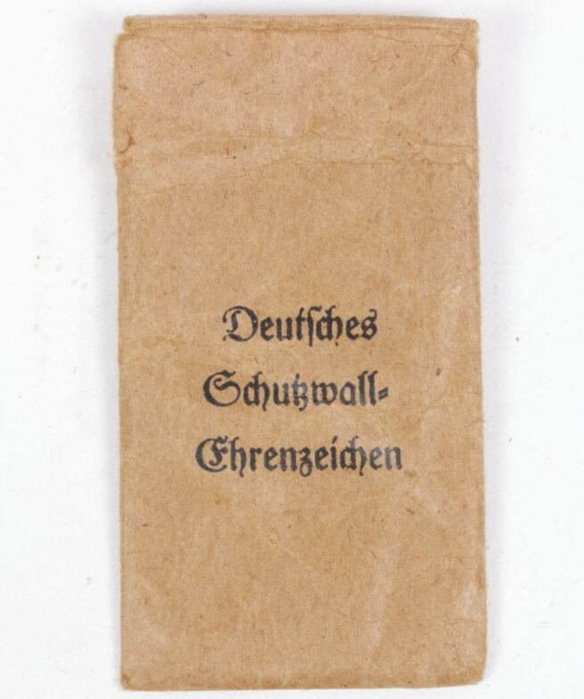 Deutsches Schutzwall Ehrenzeichen Westwal medal + Tüte Bag by Metallwarenfabrik Anton Markovitsch's Sohn Gablonz a. R.
