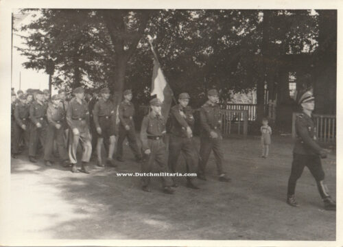 (Pressphoto) Unpublished Hitlerjugend groupphoto by SS Kriegsberichter (18 x 13 centimeters)