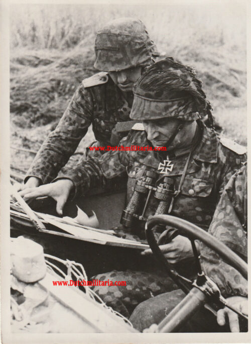 SS-Photo Normandy Die grosse Schlacht im Raume von Caen with Ritterkreuzträger SS-Standartenführer Daisenhofer (19 x 13,5 cm)