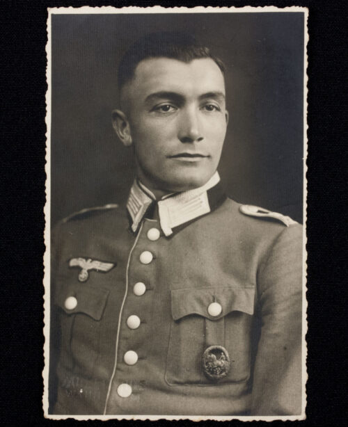 Photo Wehrmacht (Heer) soldier with Fahrerabzeichen in wear