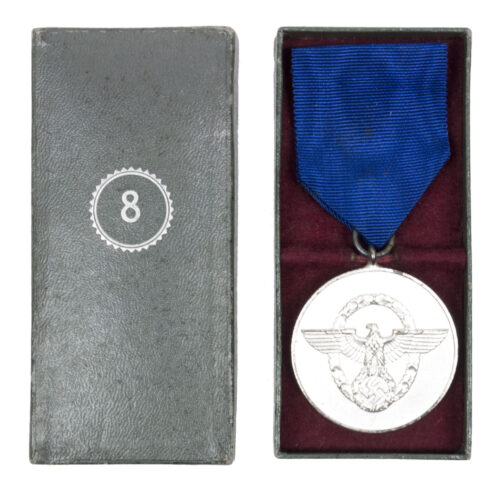 Polizei Dienstauszeichnung 8 Jahre mit Etui / Police 8 Years service medal + case. In very good condition. Not so easy to find anymore.