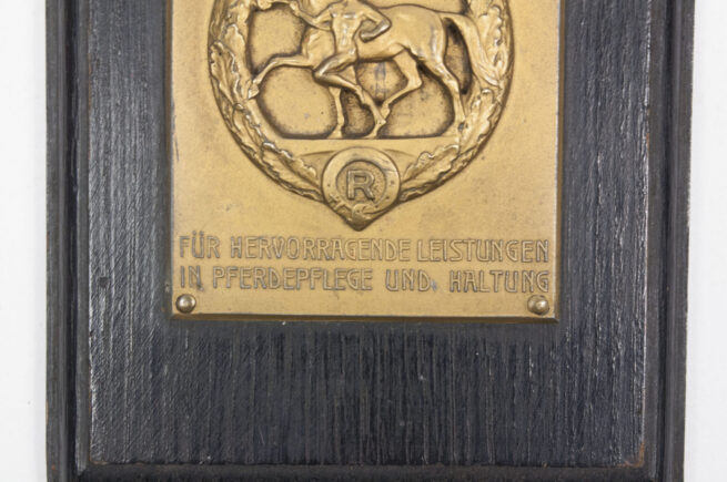 Verdienst Plakette Für hervorragende Leistungen in Pferdepflege & Haltung Reichsverband für Zucht und Prüfung Deutschen Warmbluts (Gold)