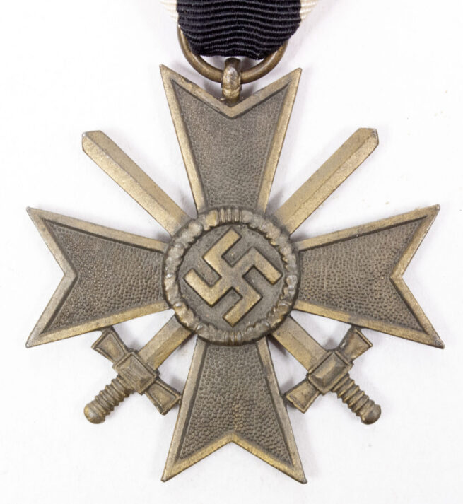 Kriegsverdienstkreuz (KVK) mit Schwerter / War Merit Cross with swords MM “3” (Wilhelm Deumer)Kriegsverdienstkreuz (KVK) mit Schwerter / War Merit Cross with swords MM “3” (Wilhelm Deumer)
