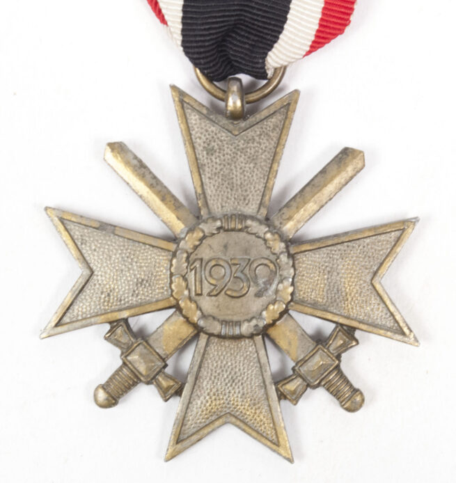 Kriegsverdienstkreuz (KVK) mit Schwerter War Merit Cross with swords + enveloppe (maker Foerster & Barth)