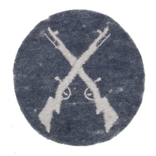 Wehrmacht (Heer) Tätigkeitsabzeichen Waffenpersonal in der Flieger- und Luftnachrichtentruppe badge