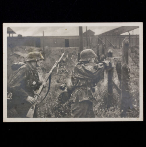(Postcard) Unsere Waffen-SS Besetzung eines Bahnhofs im Osten