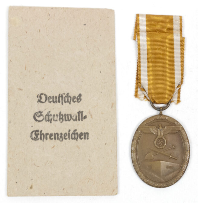 Deutsches-Schutzwall-Ehrenzeichen-Westwall-medal-Tüte-Bag-by-Carl-Poellath-Schrobenhausen