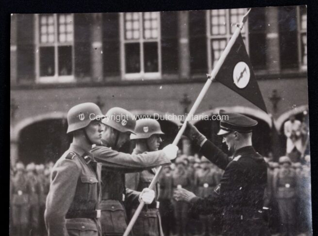 (Pressphoto) SS Vrijwilligers Legioen Nederland - Flag ceremony to 1st Batallion that is leaving for the Eastfront (1941) EXTREMELY RARE!
