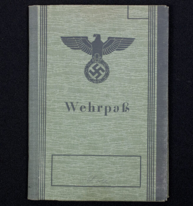 Wehrpass + Hülle Wehrbezirkskommando Monschau