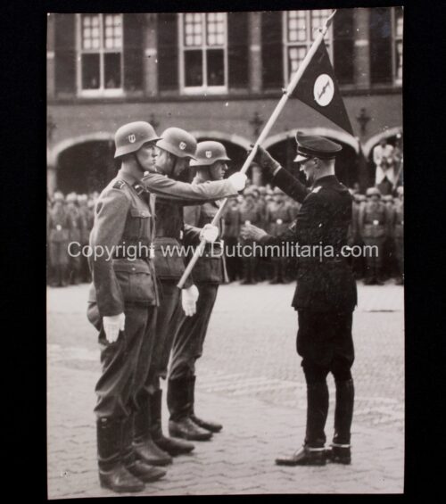 (Pressphoto) SS Vrijwilligers Legioen Nederland - Flag ceremony to 1st Batallion that is leaving for the Eastfront (1941) EXTREMELY RARE!