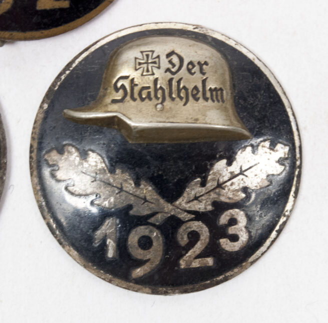 Stahlhelmbund-Diensteintrittabzeichen-Memberbadges-3x-1921-1923-1924