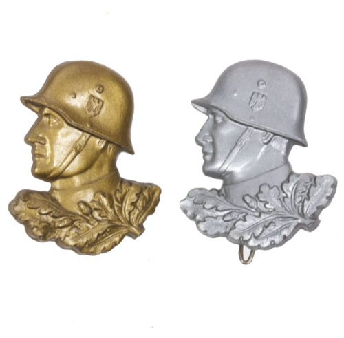 Winterhilfswerk (WHW) 2x Soldaten abzeichen silver and gold color