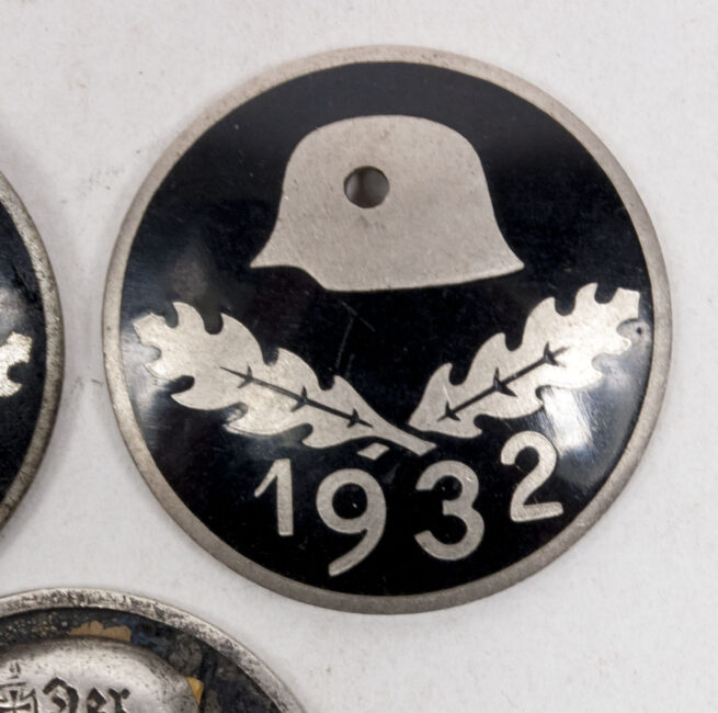 Stahlhelmbund-Diensteintrittabzeichen-Memberbadges-3x-1931-1932-1932