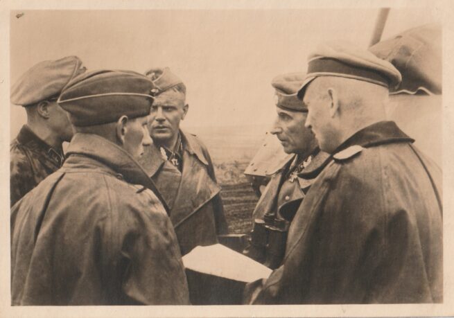 Postcard-Kommandierende-General-SS-Pz.Korps-SS-Obergruppenführer-und-General-der-Waffen-SS-Paul-Hausser-bei-einer-Lagebesprechung