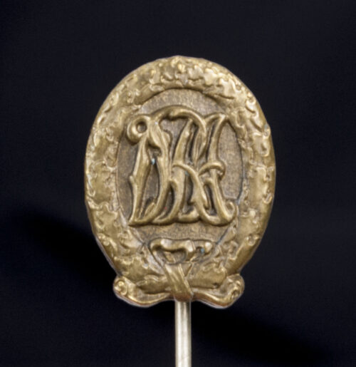 Sportabzeichen DRA miniature stickpin (MM L. Chr. Lauer)