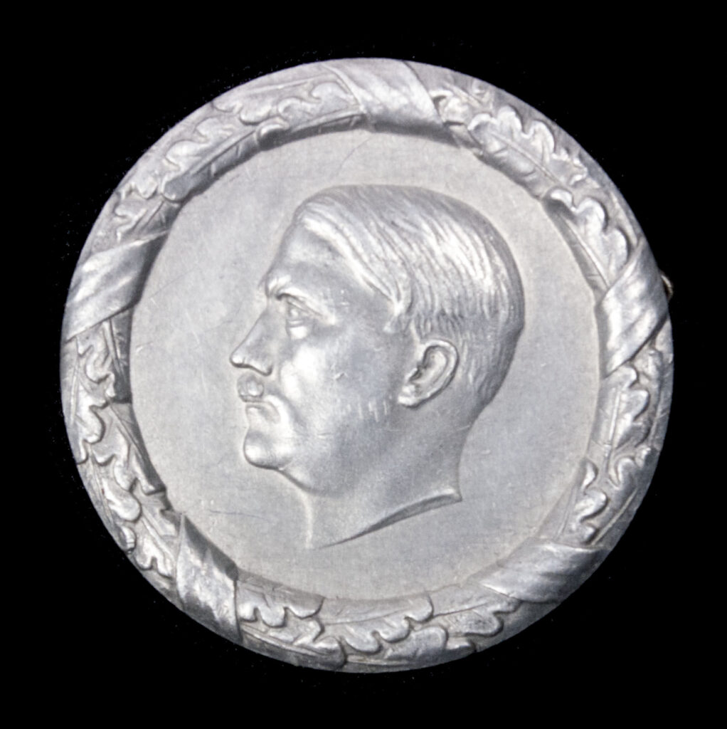 Hitler W Rizz Adolf Hitler W.H.W. 1935-36 abzeichen (MM L. Christian lauer)