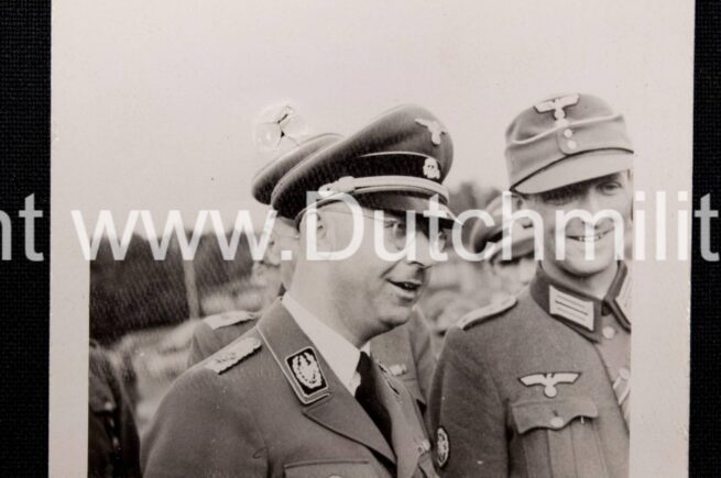 Photo-RFSS-Privat-photo-of-Reichsfuhrer-SS-Heinrich-Himmler-size-11x8-cm-VERY-RARE