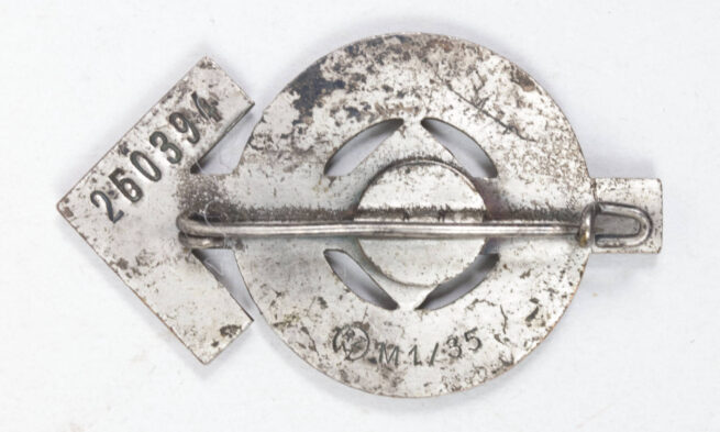 Hitlerjugend (HJ) Leistungsabzeichen in silver #260394 (Maker RZM M135)Hitlerjugend (HJ) Leistungsabzeichen in silver #260394 (Maker RZM M135)
