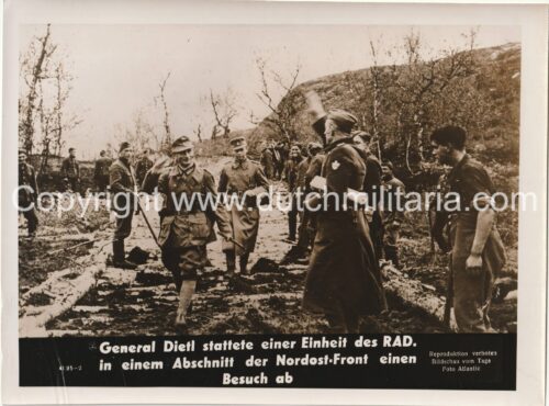 (Pressphoto) General Dietl stattete einer Einheit des RAD in einem Abschnitt der Nordost-Front einen Besuch ab (24x18cm)