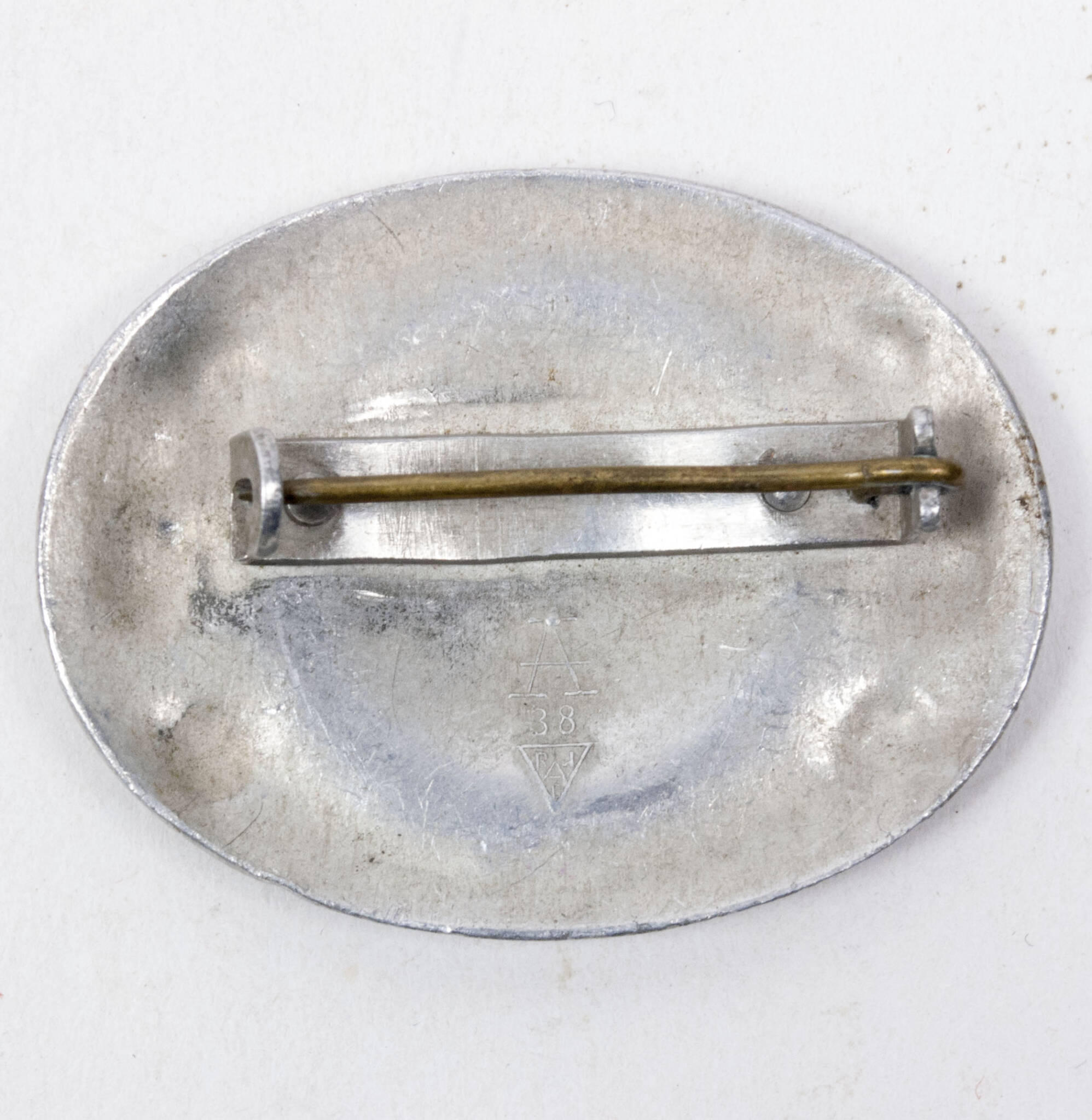Reichsarbeitsdienst (RADw) female brooch (maker Assmann)