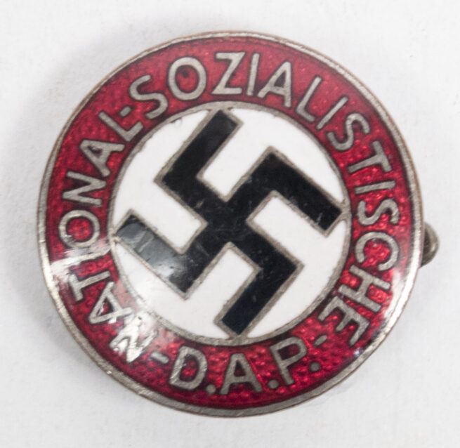 NSDAP parteiabzeichen (RZM M152 Deschler u. Sohn)
