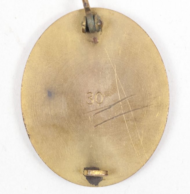 Verwundetenabzeichen gold (VWA) Woundbadge in gold “30 (Maker Hauptmünzamt Wien)