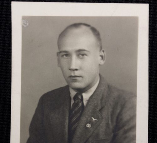 (Photo) NSDAP ParteiabzeichenPartybadge in wear