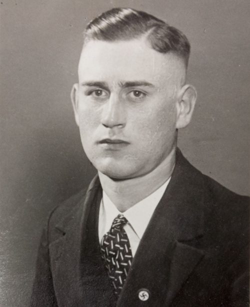 (Photo) NSDAP ParteiabzeichenPartybadge in wear