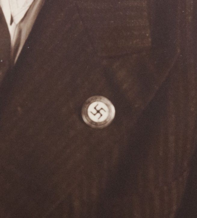 (Photo) NSDAP ParteiabzeichenPartybadge in wear