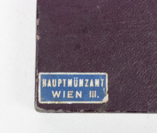 Cased Buntmetal woundbadge in silver by Hauptmünzamt Wien III.