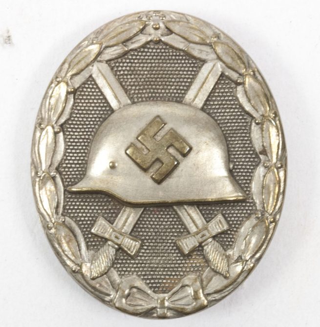 Cased Buntmetal woundbadge in silver by Hauptmünzamt Wien III.