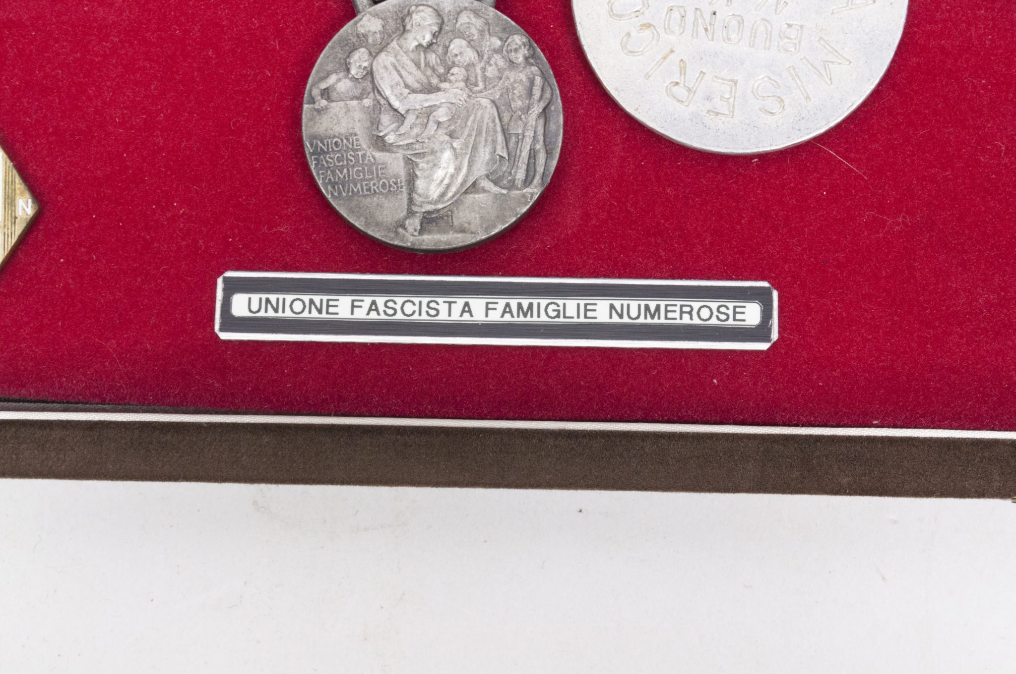 (Italy) WWII cased familie grouping Unione Fascista Famiglie Numerosa (Italian Motherscross)