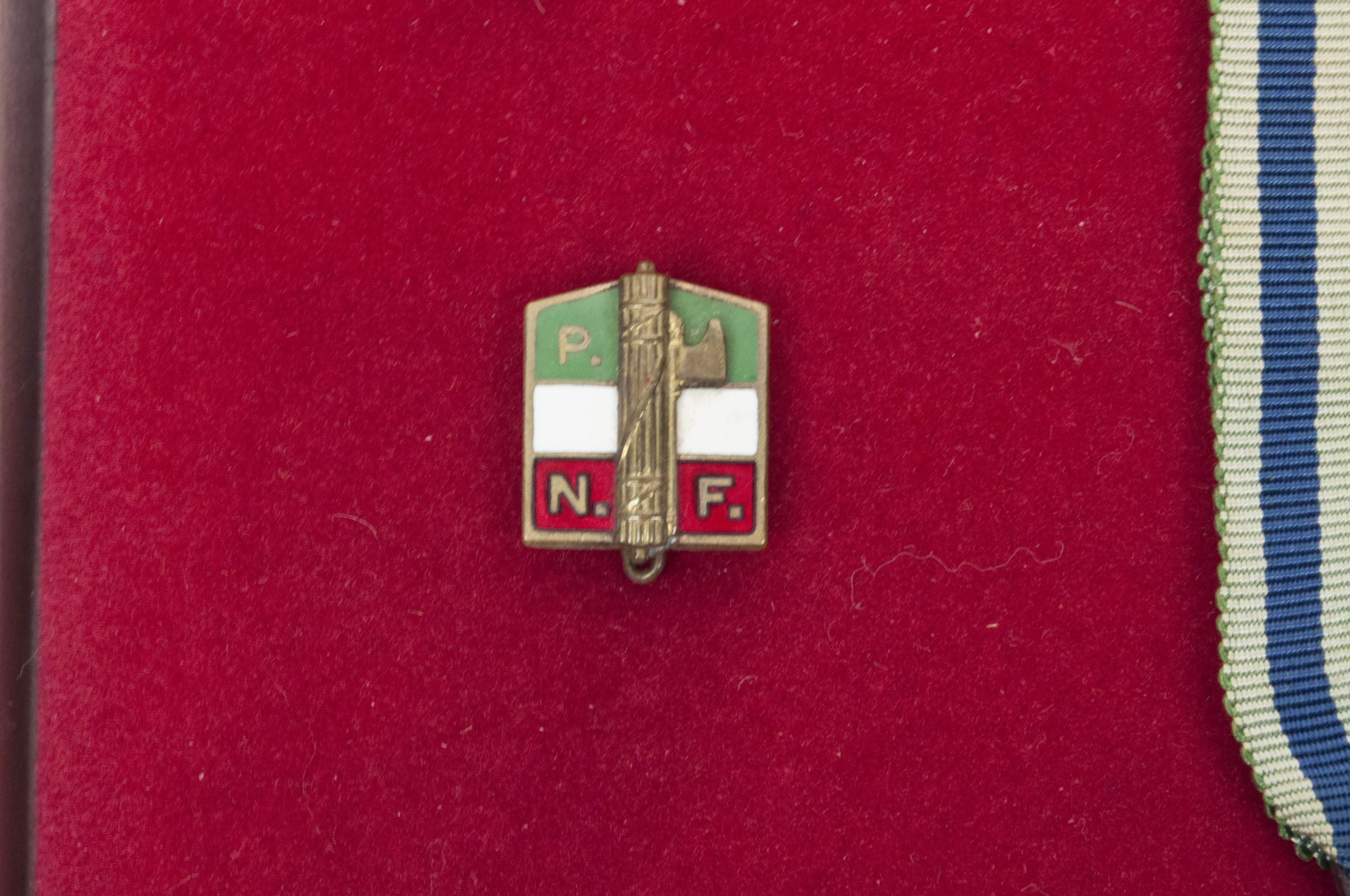 (Italy) WWII cased familie grouping Unione Fascista Famiglie Numerosa (Italian Motherscross)