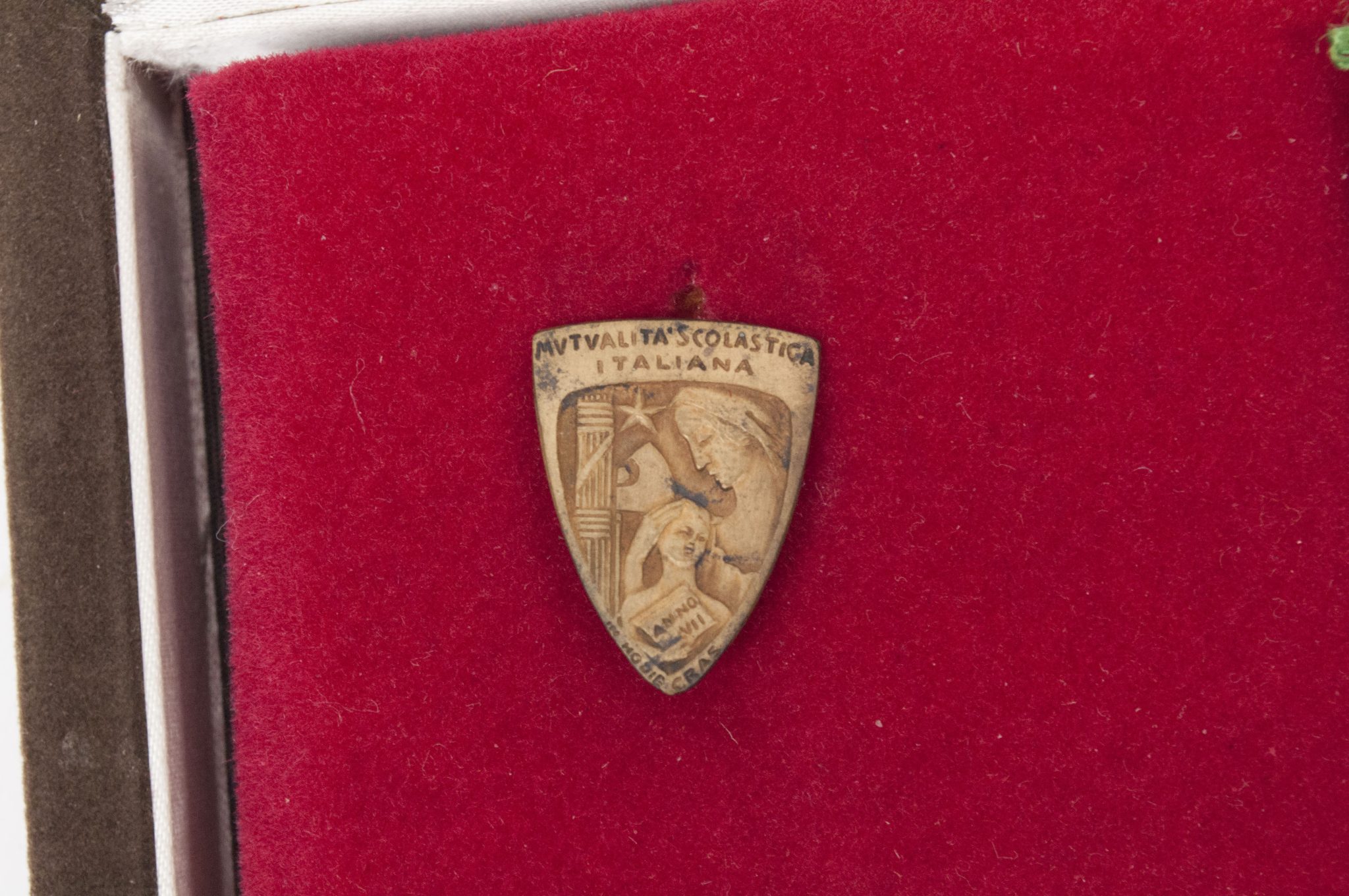 (Italy) WWII cased familie grouping Unione Fascista Famiglie Numerosa (Italian Motherscross)