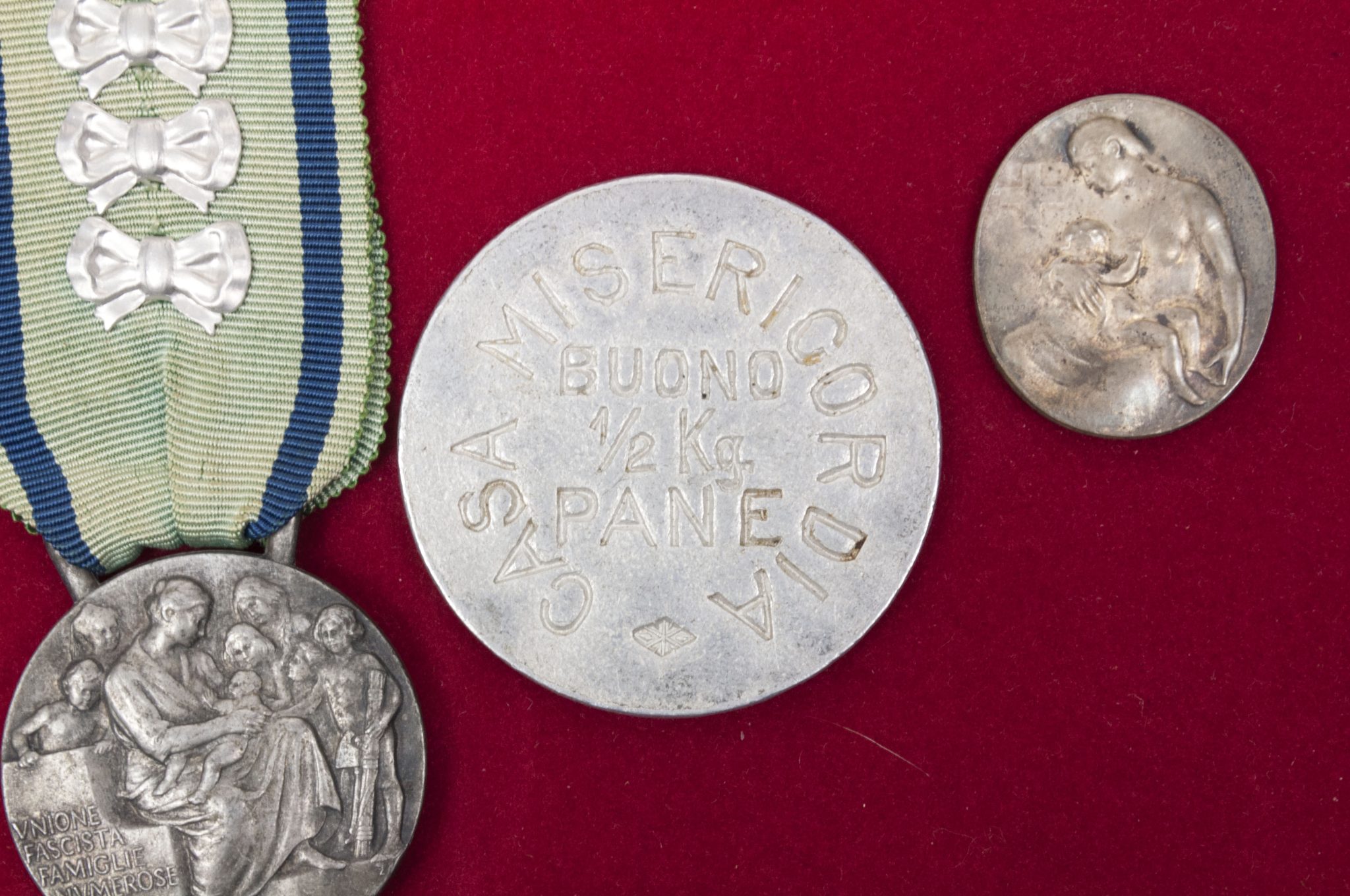 (Italy) WWII cased familie grouping Unione Fascista Famiglie Numerosa (Italian Motherscross)