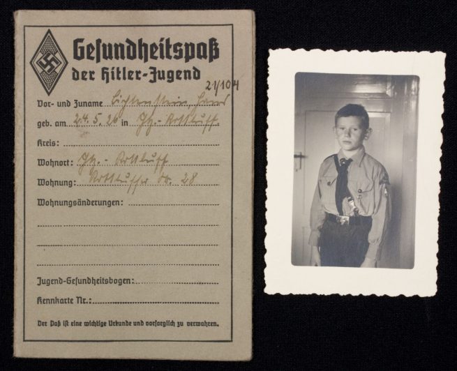 Hitlerjugend (HJ) Gesundheitspass der Hitler-Jugend + photo