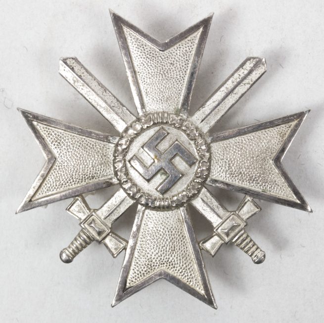 Kriegsverdienstkreuz 1e Klasse (KVK1) War Merit Cross first Class mm 43 Julius Bauer + case