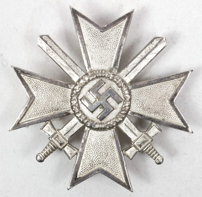 Kriegsverdienstkreuz 1e Klasse (KVK1) War Merit Cross first Class mm 43 Julius Bauer + case