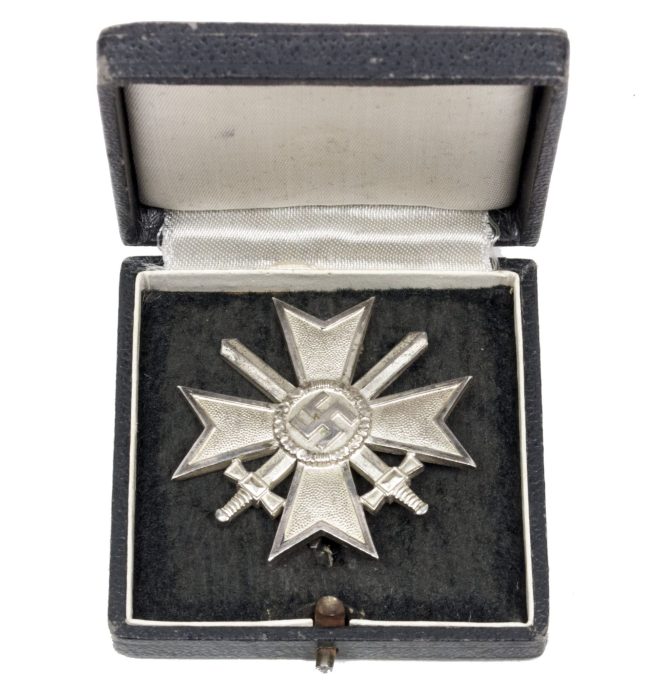 Kriegsverdienstkreuz 1e Klasse (KVK1) War Merit Cross first Class mm 43 Julius Bauer + case