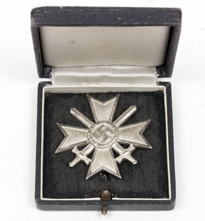 Kriegsverdienstkreuz 1e Klasse (KVK1) War Merit Cross first Class mm 43 Julius Bauer + case