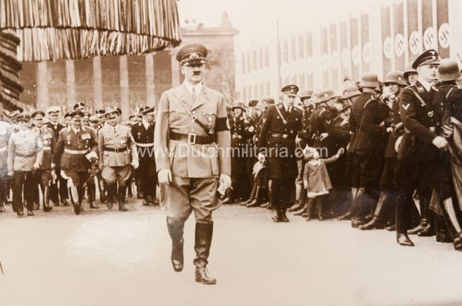 (Pressphoto) SS - Hitler + Sepp Dietrich Die grosse Mai-Feier im Nerliner Lustgarten (24x18cm)