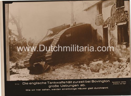 (Pressphoto) Die englische Tankwaffe hält zurzeit bei Bovington grosse Uebungen ab (Gasmaske) (24x18cm)