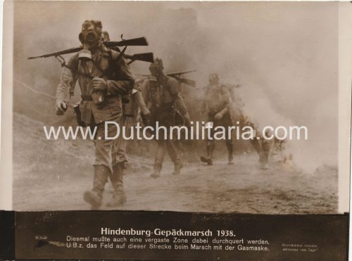 (Pressphoto) Hindenburg Gepäckmarsch 1938 (Gasmaske) (24x18cm)