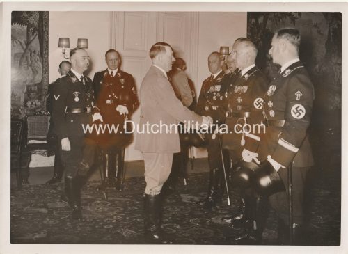 (Pressphoto) Reichsführer SS Himmler und das Führerkorps der SS beim Führer (18x13cm) - Original Hoffmann photo.