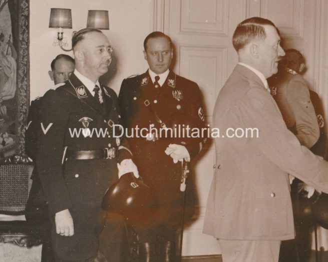 (Pressphoto) Reichsführer SS Himmler und das Führerkorps der SS beim Führer (18x13cm) - Original Hoffmann photo.