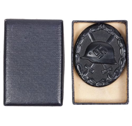 Cased Woundbadge black Verwundetenabzeichen Schwarz MM 107 (Carl Wild Hamburg)Cased Woundbadge black Verwundetenabzeichen Schwarz MM 107 (Carl Wild Hamburg)Cased Woundbadge black Verwundetenabzeichen Schwarz MM 107 (Carl Wild Hamburg)
