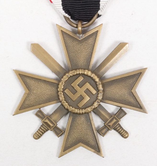 Kriegsverdienstkreuz (KVK) mit Schwerter War Merit Cross with swords