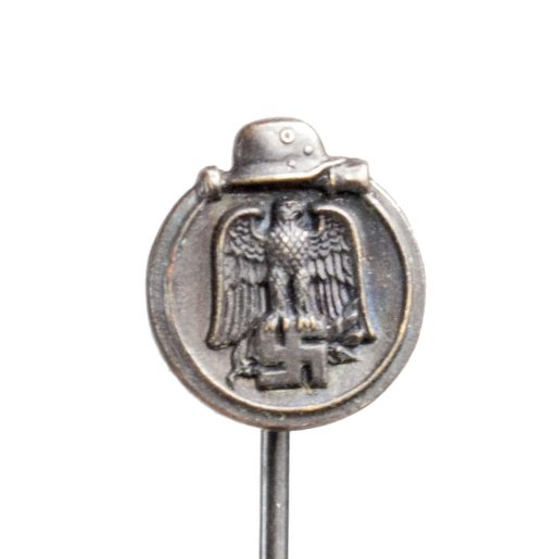 Miniature (9 millimeter) Winterschlacht im Osten Ostmedaille stickpin - extremely rare